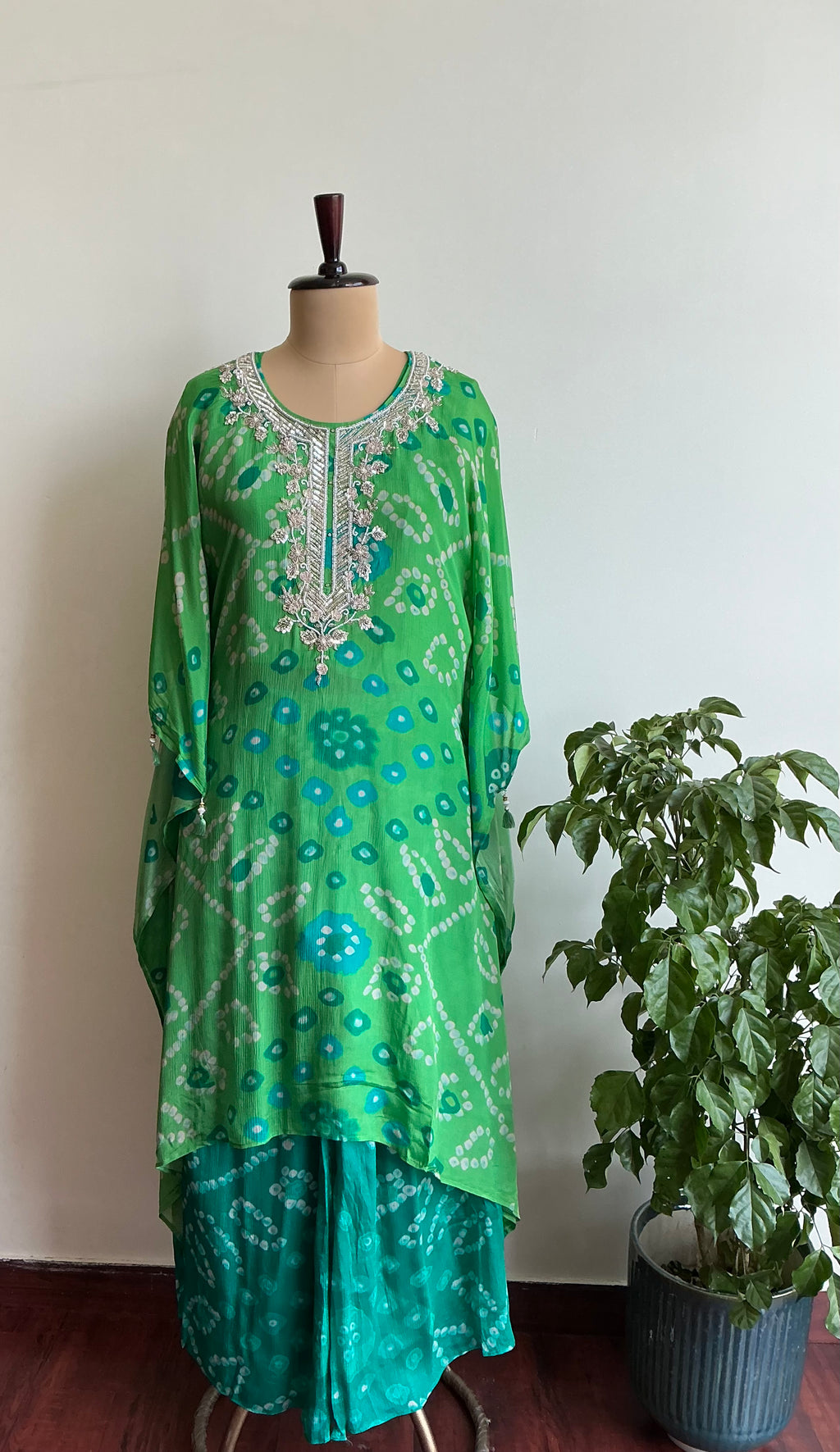 RANGREZ BANDHANI  KAFTAN SETS