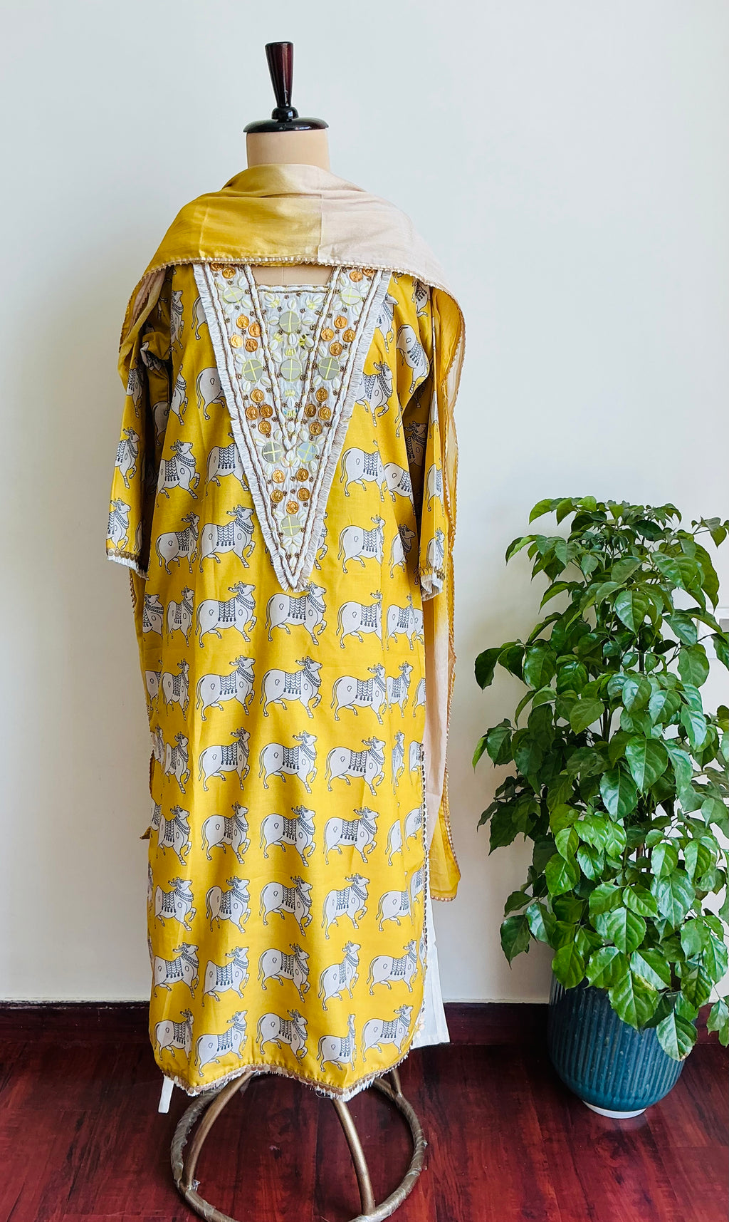 Shiv Nandi Ensemble Suit