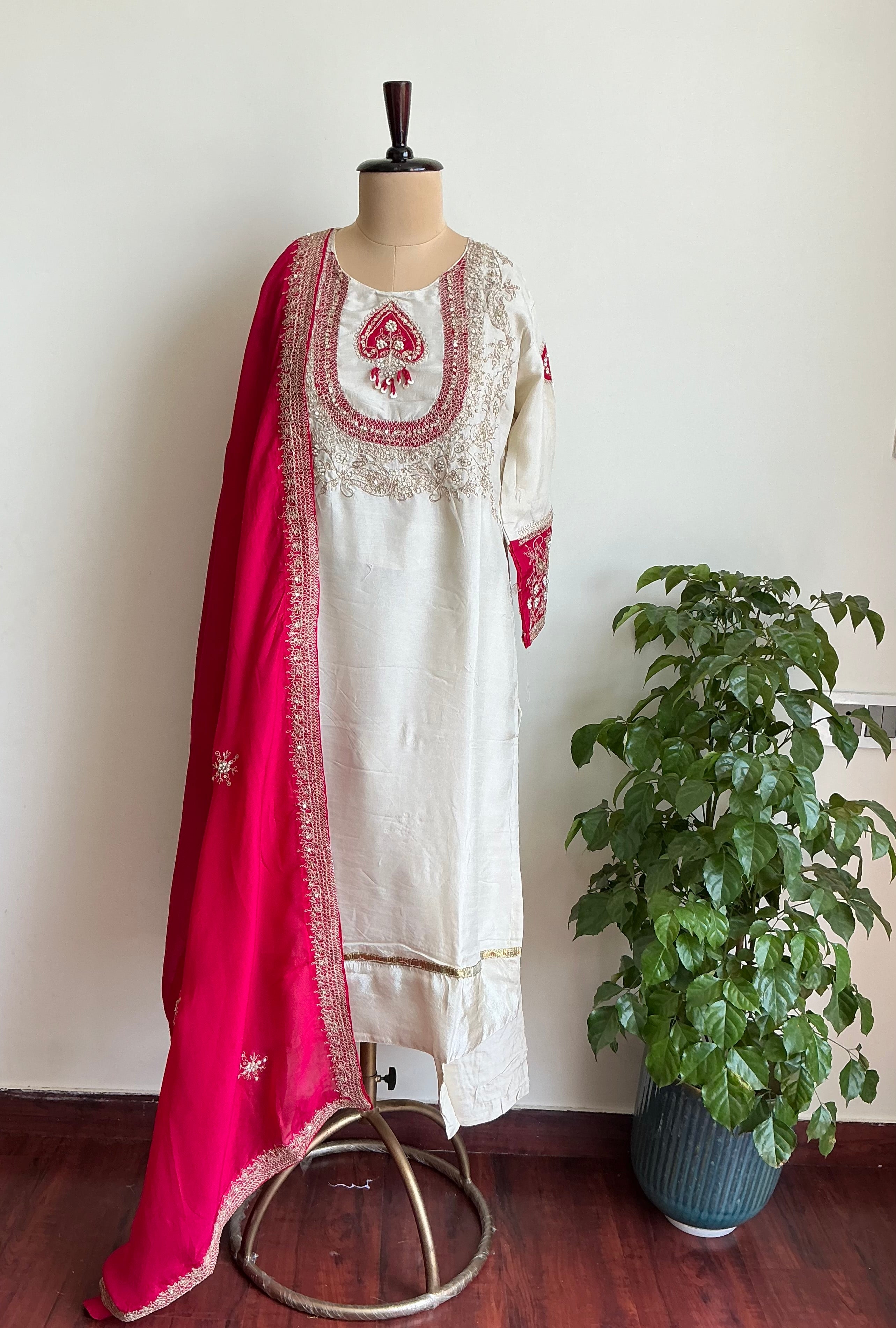 Roohani Ivory Suit Set