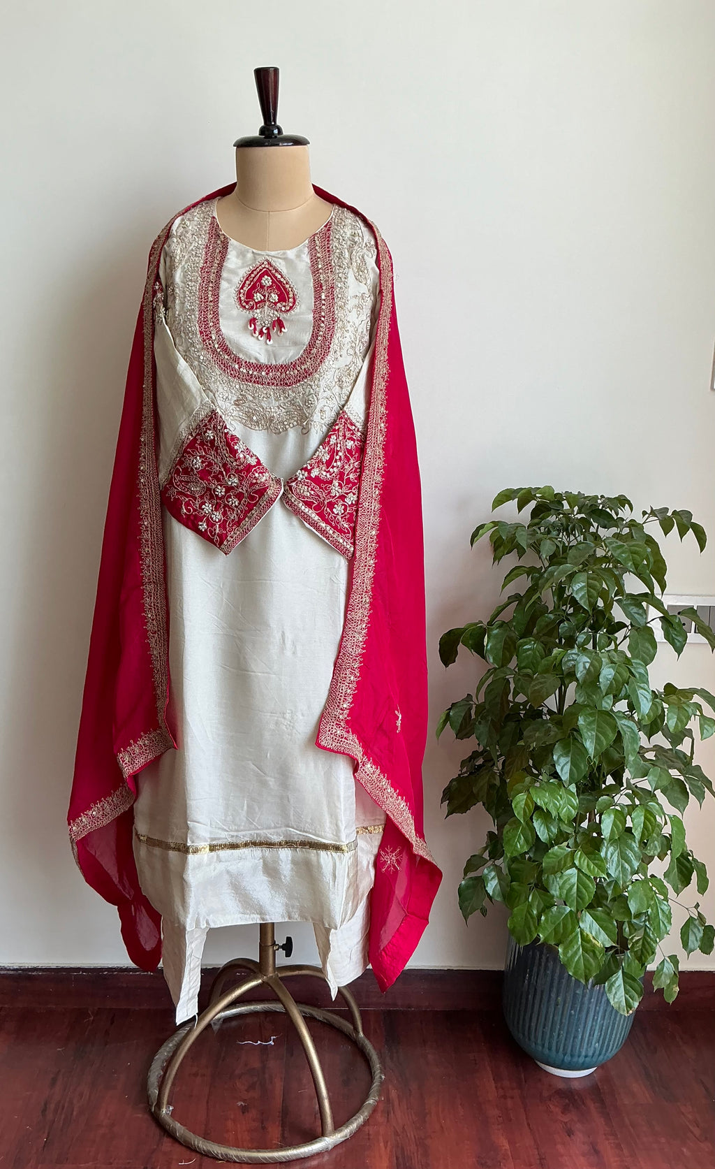 Roohani Ivory Suit Set