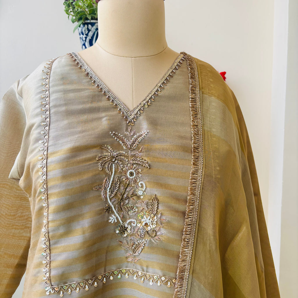SUNEHRI ZARI SET