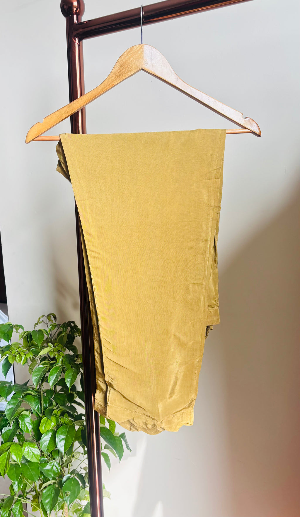 SUNEHRI ZARI SET